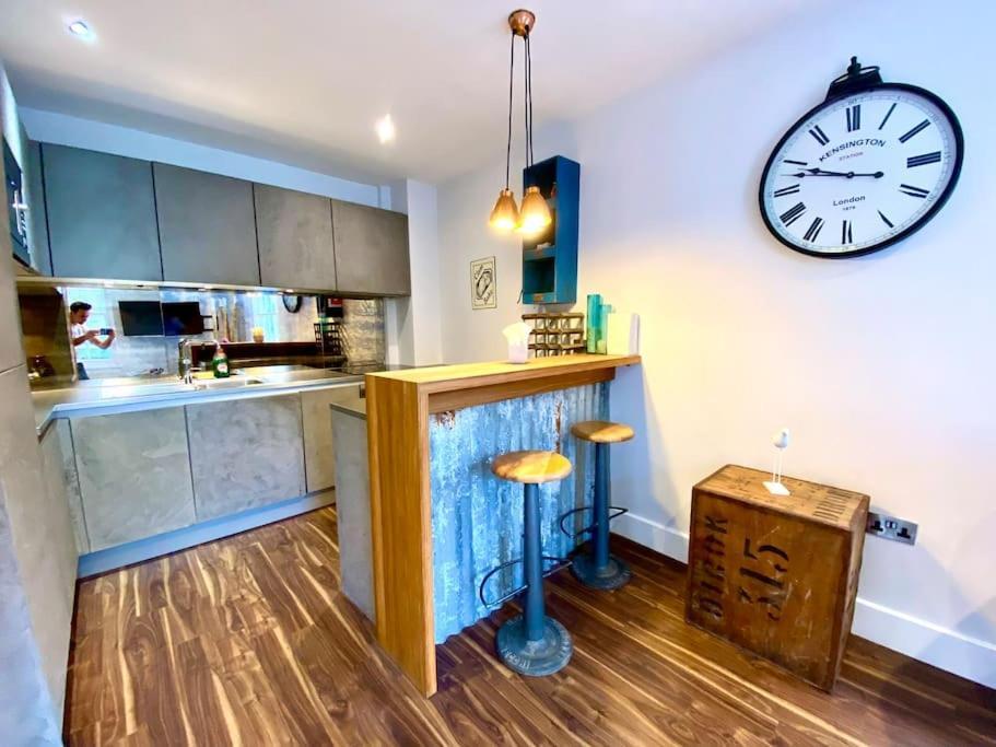 Stunning Little House On Poole Quay - Free Secure Parking & Wifi - In The Heart Of The Old Town - Great Location - Free Parking - Fast Wifi - Smart Tv - Newly Decorated - Sleeps 2! Close To Poole & Bournemouth & Sandbanks Экстерьер фото